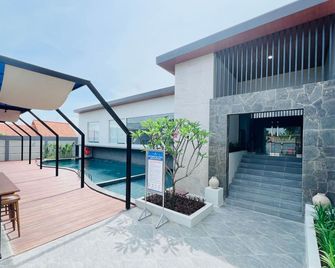 Azana Asia Hotel Cilacap - Cilacap - Басейн