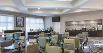 La Quinta Inn & Suites by Wyndham Orlando Airport North - Orlando