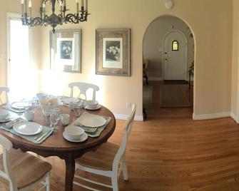 Your Own 2/1 House With Large Gardens And Remodeled Chefs Kitchen In West La - Los Angeles - Phòng ăn