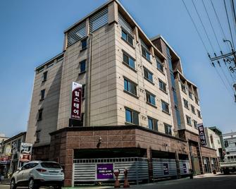 Hillstay Residence Gumi - Gumi - Building