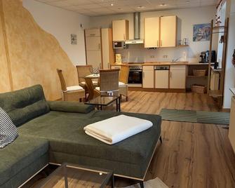 Ferienwohnung Elsterveilchen 100 m bis zur Soletherme und Theater - Bad Elster - Wohnzimmer