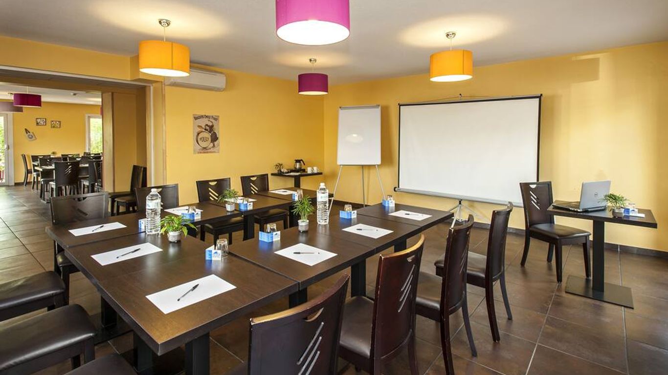 Brit Hotel Confort Montauban