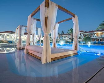 Golden Sun Resort & Spa - Adults Only - Kalamaki - Piscina