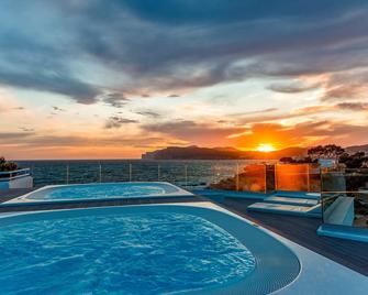 FERGUS Style Cala Blanca Suites - Santa Ponsa - Pool