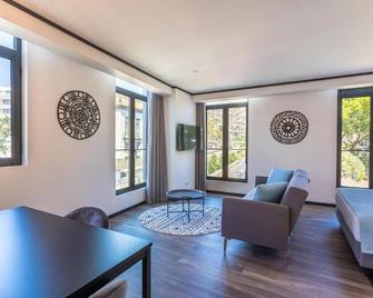 Zarco Apartments by Mercado Funchal - Funchal - Living room