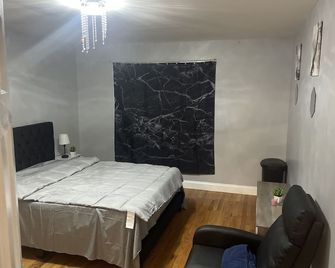 Beautiful cozy huge place - بروكلين - غرفة نوم