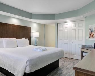 Boardwalk Inn and Suites - Daytona Beach - Bedroom