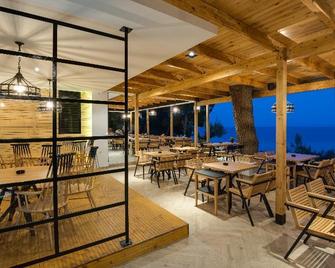 Trikorfo Beach. - Polígiros - Restaurante