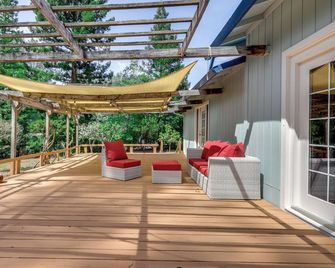 Pool & Deck: Wine Country Hideaway in Middletown! - Middletown - Patio
