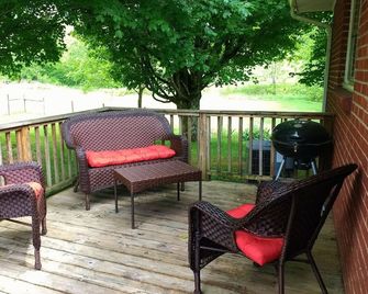 Relaxing, Cozy, Convenient, 2 mi. from the Creeper Trail/South Holston Lake, - Abingdon - Balkon