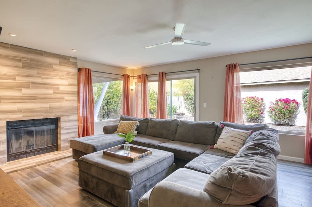 Garden view home - near major higways w/high chair, pack&play, baby bathtub ways - פיניקס - סלון