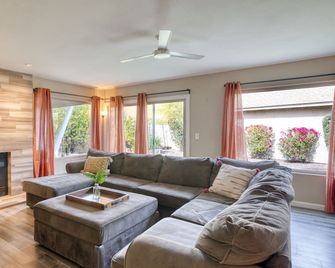 Garden view home - near major higways w/high chair, pack&play, baby bathtub ways - Phoenix - Ruang tamu