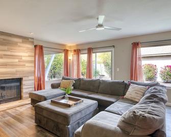 Garden view home - near major higways w/high chair, pack&play, baby bathtub ways - פיניקס - סלון