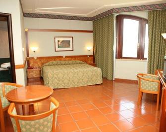 Hotel Serino - Serino - Bedroom