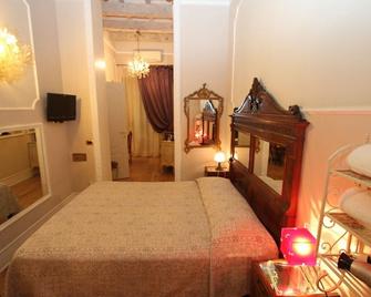 B&B Mr. My Resort - Firenze - Camera da letto