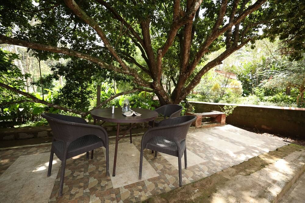 أفادال كورج ستاج - جروبس نوت ألاويد - ماديخيري - شرفة مرصوفة