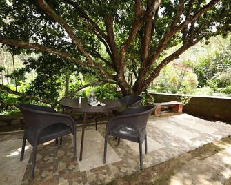 Avadale Coorg - Stag Groups Not Allowed - מדיקרי - פטיו