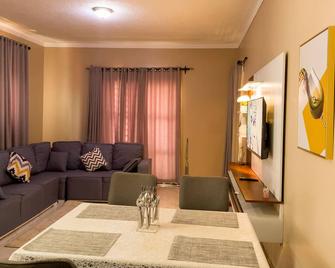 Theatre Of Dreams Homes - Kampala - Living room