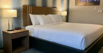 Meridian Inn & Suites Regina Airport - Regina - Bedroom