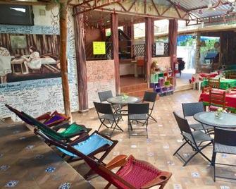 Yaxche Centro Hostal y Camping - Bacalar - Patio