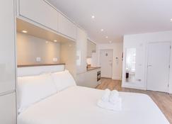 Town or Country - Canute Studio - Southampton - Bedroom