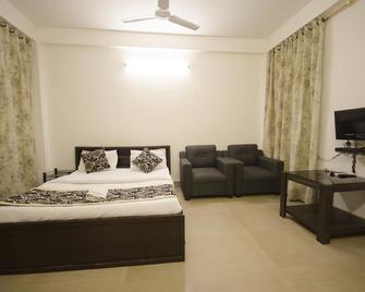 Quiet yet located in the heart of the city....! - Guwahati - Bedroom