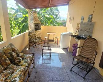 House with backyard and barbecue in Angra dos Reis, near Parque Mambucaba beach - Tarituba - Balcony