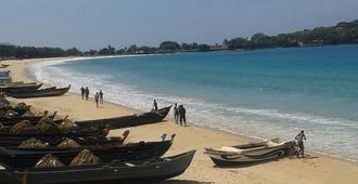 Dyke Rest - Trincomalee - Beach