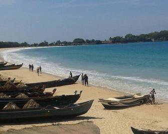 Dyke Rest - Trincomalee - Beach