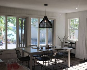 Designer Comfort in a Country Home! - Napanee - Eetruimte