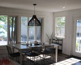 Designer Comfort in a Country Home! - Napanee - Dining room