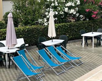 Da Ike Residence Con Piscina - Santa Marinella - Patio