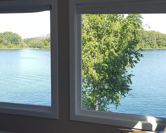 Adorable Silver Lake Cottage In Traverse City! - Traverse City - Balcony