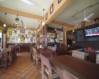 Baan Glang Soi Restaurant & Guesthouse - Bangkok - Restaurant