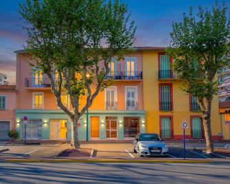 Hotel Parisien - เมนตัน - อาคาร