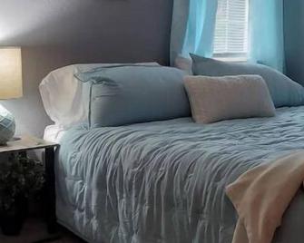 The 'Delightful Gathering' - Moore - Bedroom