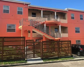 Newly Built, Family-Friendly, Spacious, Centrally Located Villas - Saint John's - Gebäude