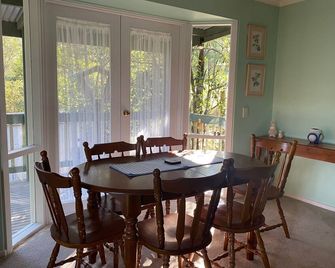 Nan's Cottage in the Yarra Valley - Yarra Junction - Dining room