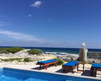 Casa Rosa - Beautiful Ocean Front Home - 2 Bedroom Apartment - Isla Mujeres - Pool
