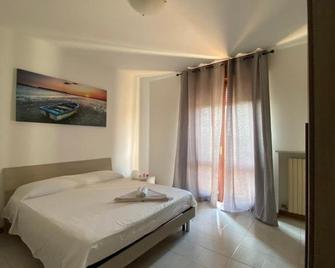 Casa Luigi - appartamenti a Peschiera del Garda - Peschiera del Garda - Schlafzimmer