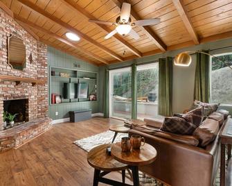 Designer 4 Br La Mesa Home W/ Yard And Bbq - La Mesa - Living room