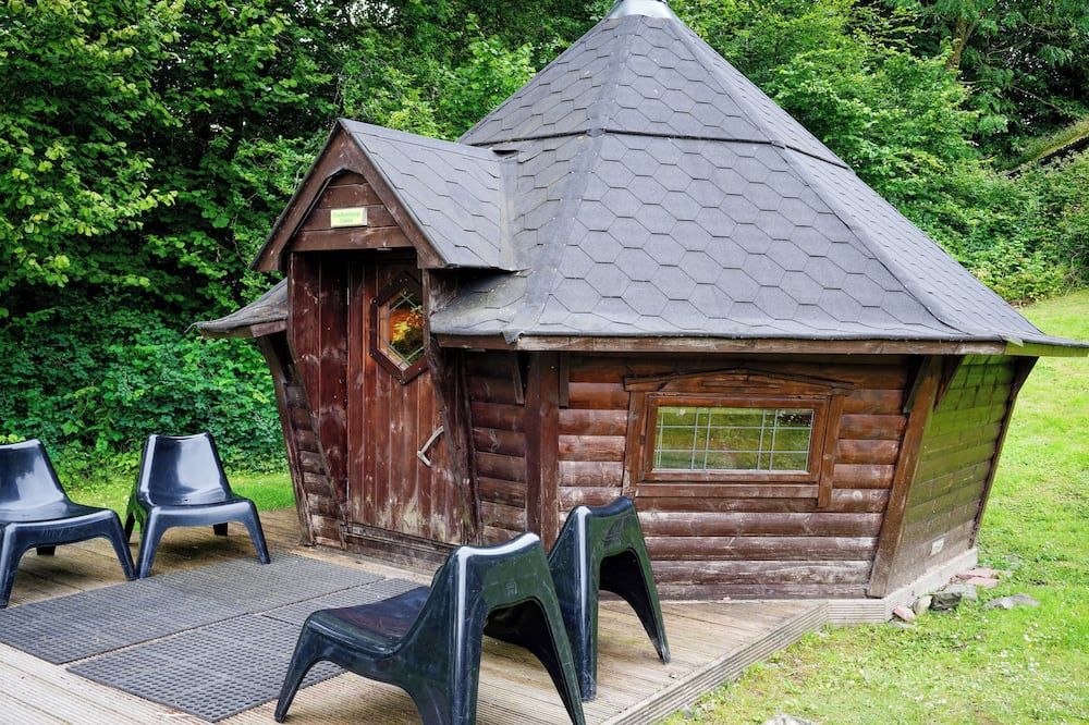 واي إتش إيه هاوكشيد- هوستل - أمبلسايد - شرفة مرصوفة