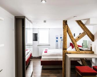 Hotel Restaurant Krehl's Linde - Stuttgart - Bedroom