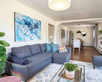 Fabulous Mid Century 4br 3bath House - Atlantic City - Sala de estar