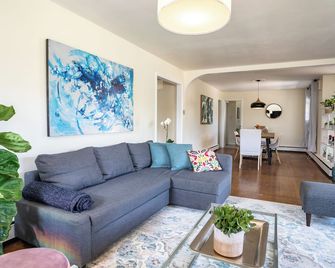 Fabulous Mid Century 4br 3bath House - אטלנטיק סיטי - סלון