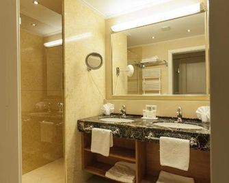 Theresa Wellness-Genießer-Hotel - Zell am Ziller - Bathroom