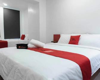 RedDoorz Plus At MM Hotel Las Pinas Former RedDoorz Plus Near Bamboo Organ - Las Piñas
