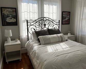 The Filling Station of Black Mountain; 3BR/1BA -Newly added daybed in sunroom! - Black Mountain - Schlafzimmer