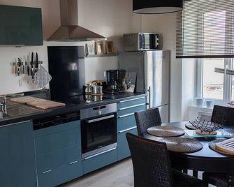 Carantec, charming apartment, sea view, 50m beach - Carantec - Cocina