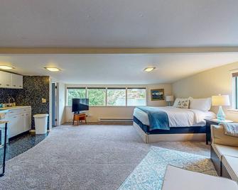 Guesthouse w/ direct beach access & views of Olympic Mountains/Carr Inlet - Gig Harbor - Bedroom